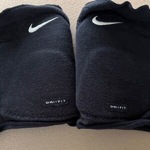 Nike Black Dri-FIT Sports M/L knee/leg soccer pads